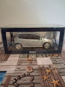 Volkswagen golf V GTI norev 1:18 srebrny kolekcjonerski 