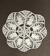 Serwetka z zajączkami wykonana na szydełku – średnica 30 cm 