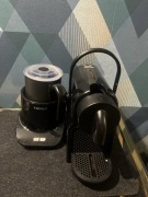 Ekspres kapsułkowy nespresso z spieniaczem