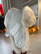 Czapka Uszatka jak nowa białej skóry  pilotka gena Lis?