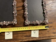 Ramka metalowa wysadzana kamykami perełki