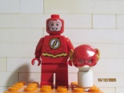 LEGO DC figurka - "The Flash" ze słotymi akcentami. PęknięteJednoRamię