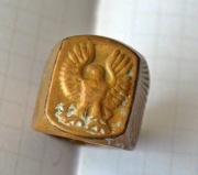 Stary sygnet pierścień z orzełkiem