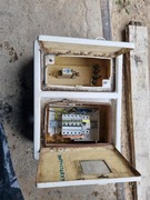 SKRZYNKA ELEKTRYCZNA Z BEZPIECZNIKAMI  45/35/25