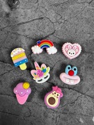 Przypinki do butów ( na przykład Crocs )