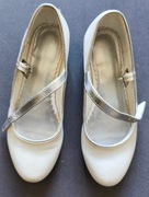 Białę buty okolicznościowe