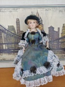 Porcelanowa lalka kolekcjonerska „Rebecca” – Victorian Dolls, 43 cm