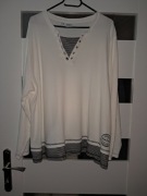 Nie noszona.Kupiłam za duży rozmiar,  nie mogę oddać, bo już spłukałam. 