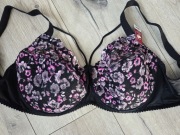 biustonosz lor 80H czarny z różowymi kwiatkami