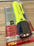 Latarka LED PELI SabreLite 2010