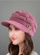 Ciepła zimowa czapka damska z daszkiem - idealna na chłodne dni!