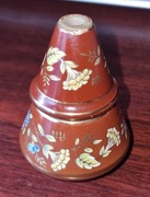 Dekoracyjny flakonik po perfumach, motyw roślinny