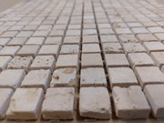 Mozaika z kamienia naturalnego Trawertyn beż 30x30cm 1,5x1,5cm