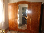 Szafa trzydrzwiowa z lustrem