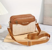 Elegancka Torebka Crossbody z Elementami Wikliny - Idealna na Lato!