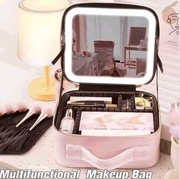 podróżny kuferek na kosmetyki z podświetlanym lusterkiem LED. 