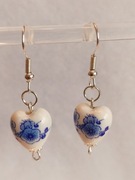 Kolczyki porcelanowe serca z kwiatami niebieski biały srebrny