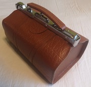 Skórzana torba lekarska z metką kuferek lekarski oryginał vintage PRL