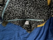 Koszula biało czarna z długim rękawem.