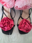 Różowe fuksja kwiaty róże klipsy klamry do butów okazje