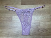 Stringi damskie używane