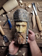 Rzeźba w drewnie człowiek gór traper zakapior drewno agroturystyka 