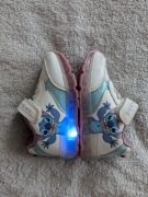 Białe kolorowe świecące buty sportowe na rzepy Stitch F&F 20