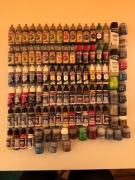 Zestaw do malowania figurek. Ponad 100 farbek oraz akcesoria, lampy, pędzle