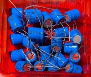 100uF 10V  Kondensator elektrolityczny ELWA