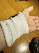 Opaska na rękę ze schowkiem biała