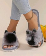 Nowe puszyste klapki kotki 38