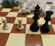 Szachy, duże figury plastikowe