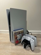 PlayStation 5 w zestawie z dwoma padami, stacją ładowania i grą GTA V