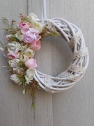 Wiosenny  wianek na drzwi  