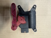 silniczek nastawczy klapy regulacji temperatury lewy - czerwony V158