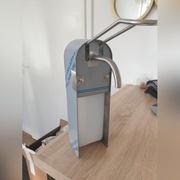 Dozownik do dezynfekcji rąk