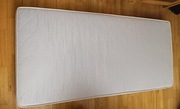 Materac 90x200. Używany, nie podarty, brak plam. Odbiór TYLKO osobisty.