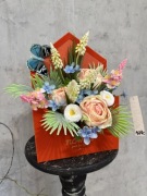 Flowerbox w pomarańczowej kopercie.