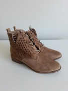 Botki ażurowe ciemnobeżowe VICES 38 