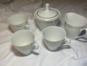 Ćmielow. Filiżanki z cukiernica i mlecznikiem z lat 60- tych XX wieku