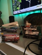 Konsola z padami i grami