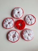 Patriotyczna gumka do włosów scrunchie frotka handmade 11 listopada