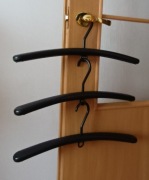 Unikatowe plastikowe wieszaki (3 szt.)