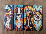 4 zakładki magnetyczne do książek. Kolorowe psy w witrażu