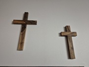 Krzyżyk krzyż na ścianę drewno orzech