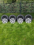 Felgi 15", 4x100, opony zimowe 185/65R15, kołpaki