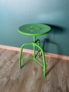 Taboret zielony metalowy stolik
