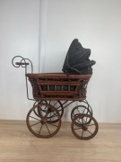 Wózek dla lalek vintage / retro – dekoracyjny wiklinowy wózek