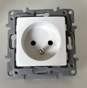 Legrand Niloe gniazdo 220v