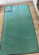 ręcznik plażowy 170 na 90 z wodoodporną kieszenią, bawełna, stan normalny